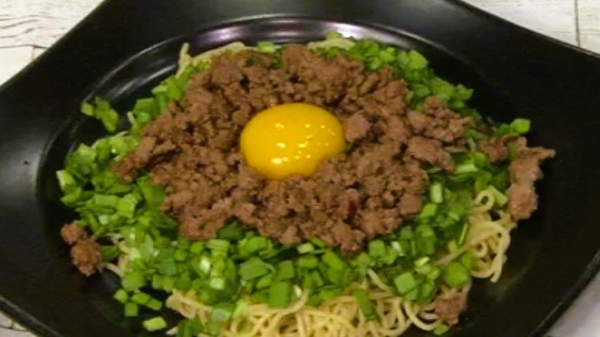 ひき肉×ニラまみれ　旨味凝縮汁なし麺「台湾風ニラそば」ひき肉レシピ【わっちtheキッチン】　|　青森のニュース│ATV NEWS│青森テレビ
