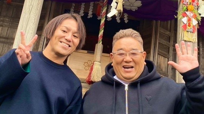 【狩野英孝】実家・櫻田山神社で新年の勤務終了を報告　「最後は伊達さんが参拝に来てくれました！」サンド伊達との２S写真を投稿|TBS NEWS DIG