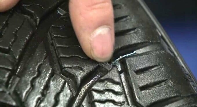 「雪予報が出たので…」急な寒気に備え、タイヤ交換殺到！スリップ事故を防ぐための最適な交換時期と買い替えの目安は？|TBS NEWS DIG