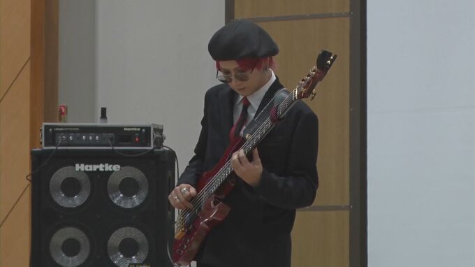 　ベーシスト「IKUO」　島根県益田市の母校で演奏と講演　|　BSSニュース | BSS山陰放送