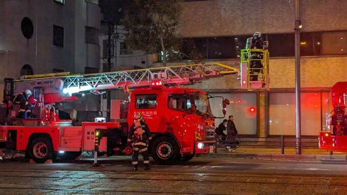 「焦げ臭い匂いがする」繁華街の雑居ビルから通報 消防車など11台出動もけが人なし 愛媛・松山市　|　愛媛のニュース - Nスタえひめ｜あいテレビは6チャンネル