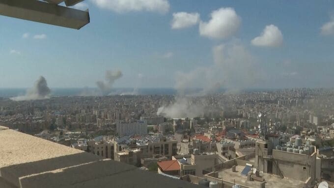 イスラエルがレバノンのヒズボラ拠点に最大規模攻撃　死傷者1400人超か