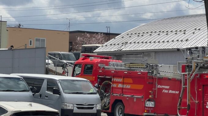 「建物2階の段ボールから出火した」札幌市豊平区のタクシー会社「東交通」で火事　火元は2階か　消火にあたった男性従業員が軽いやけど　|TBS NEWS DIG