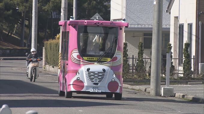 自動運転バス「ミコぴょん号」が歩行中の40代男性と30代女性と衝突　新潟県弥彦村　|TBS NEWS DIG