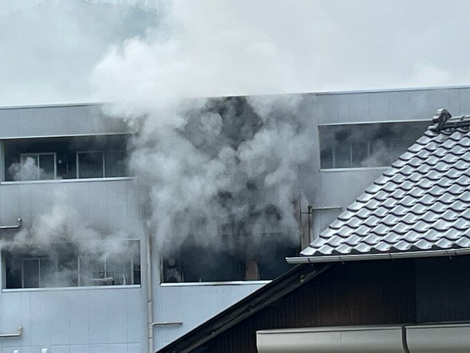 【速報】「2階から火が見える」いわき市で中高層火災　50代女性けが　福島|TBS NEWS DIG