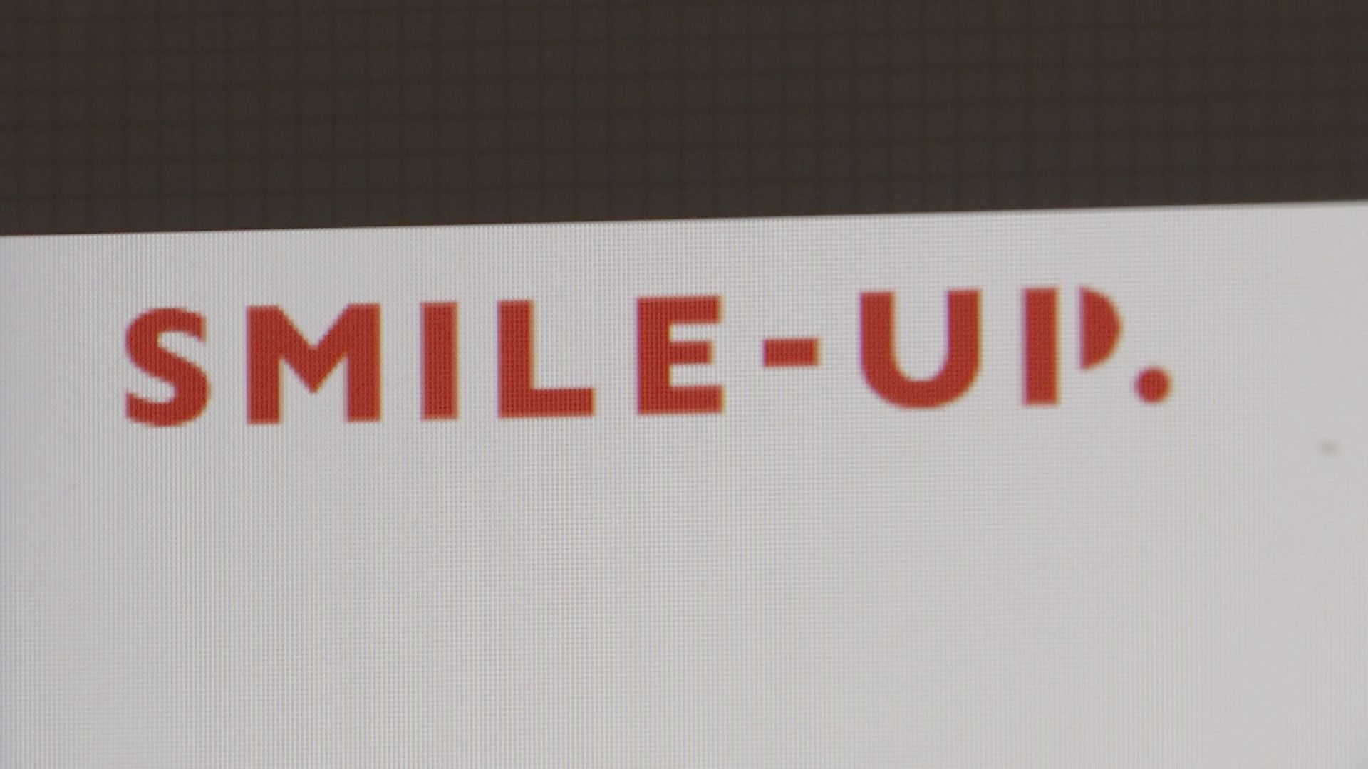 ジャニーズ事務所の社名が「SMILE-UP.」に HPも変更 賠償終わり次第