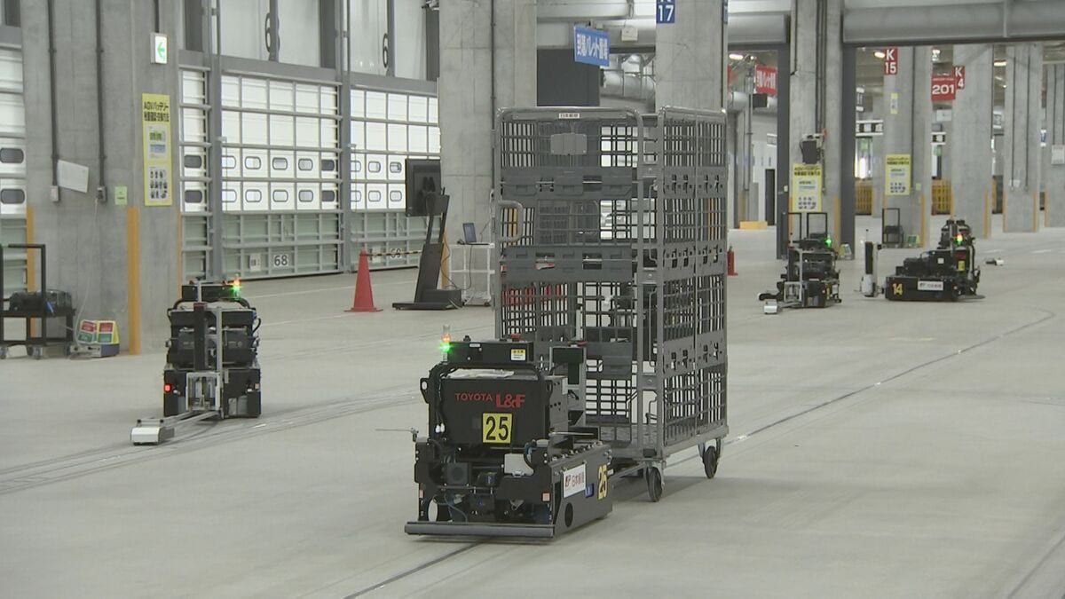 郵便DX「無人搬送車」を初導入 最新巨大施設をメディアに公開 日本郵便