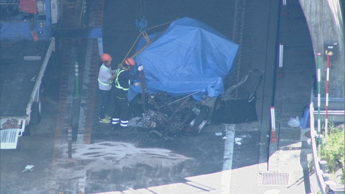 中央分離帯やガードロープない対面通行区間…高速道路のトンネル