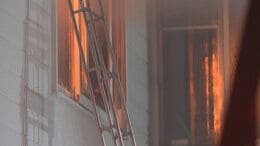 「炎が出ている」アパート2階の一室から出火　中から男性1人救出されるも死亡確認　この部屋に住む50代男性と連絡取れず　北海道千歳市　|　北海道のニュース｜HBC北海道放送