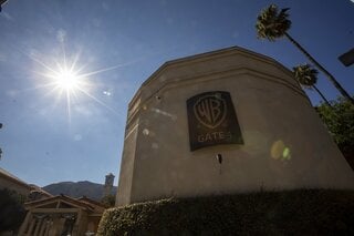 ワーナー・ブラザース、パラマウントの敵対的買収提案を拒否する計画| TBS CROSS DIG with Bloomberg