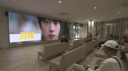 おかえりBTS！7人の活動再開を前に、沖縄のファン手作りのCMが那覇を