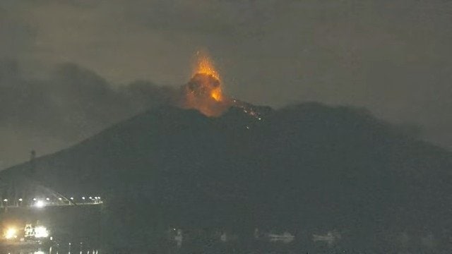 桜島で爆発　噴煙３０００メートル　噴石が８合目まで飛ぶ　鹿児島　|　鹿児島のニュース｜MBC NEWS｜南日本放送