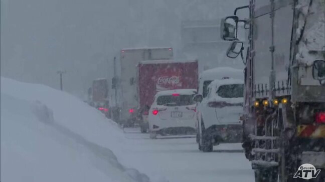 40年ぶりに1月の青森市で積雪140cm到達 1986年以来 青森空港周辺の道路では雪崩で道がふさがり通行止め 青森市と弘前市を縦断する交通の大動脈「国道7号」は大渋滞|TBS NEWS DIG