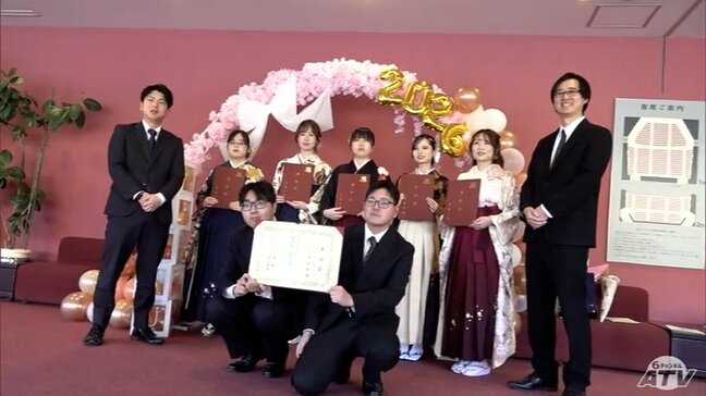 下北地域初の4年制大学「青森大学むつキャンパス」で卒業式 15人の1期生が晴れて卒業の日を迎える 10人は県内就職内定 青森県|TBS NEWS DIG