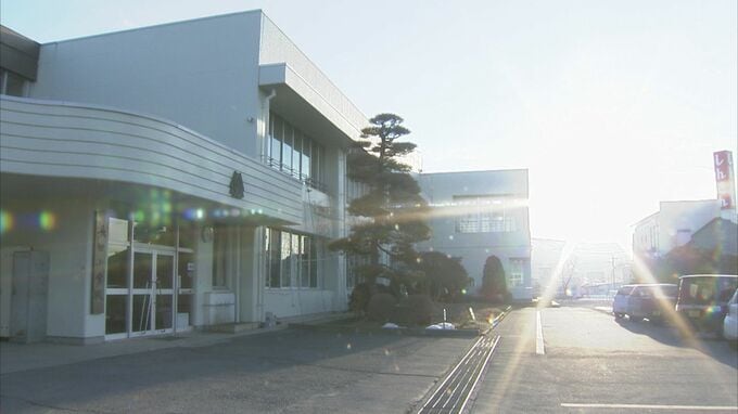 「27日午後に爆破する」不審な文書が数十枚　児童500人を下校させ午後臨時休校に　散歩中の住民が玄関先で見つけ110番通報　長野・岡谷市・長地小学校|TBS NEWS DIG
