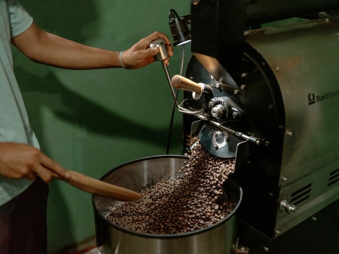 コーヒーのトレーダー、リスクヘッジの新たな手段を模索－価格高騰で