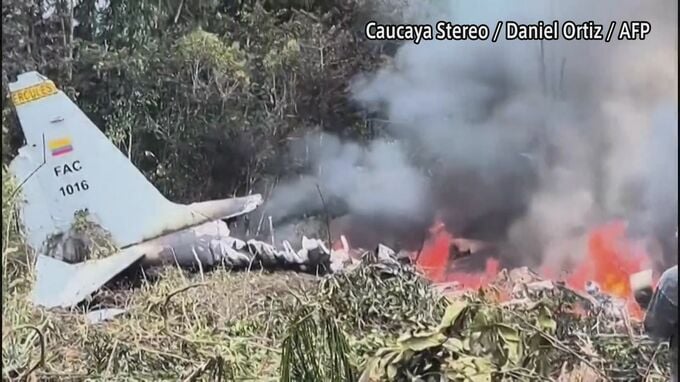 南米コロンビアで125人搭乗の軍用輸送機が墜落　これまでに8人死亡　事故原因を調査中|TBS NEWS DIG