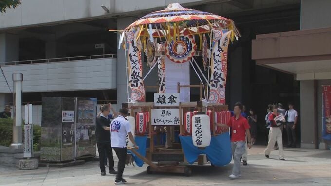 祭りムード高まる　鳥取しゃんしゃん祭のシンボル「大傘」設置　|　BSSニュース | BSS山陰放送