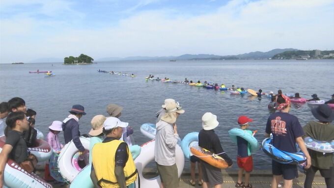 「水中参道」を歩き宍道湖に浮かぶ嫁ケ島まで　深いところは水深約１メートル６０センチ　「本来の自然感じて」　島根県松江市|TBS NEWS DIG
