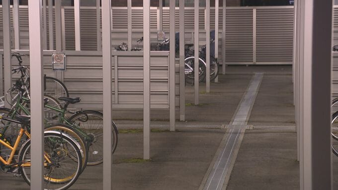 「お前、それ俺のバイクだろ」目前で盗まれそうになる自分の原付バイク…駅の駐輪場で会社員の49歳男性が若い２人組の男に声をかけ取り押さえる際に顔にけが…警察は強盗傷害事件として捜査　札幌市白石区|TBS NEWS DIG
