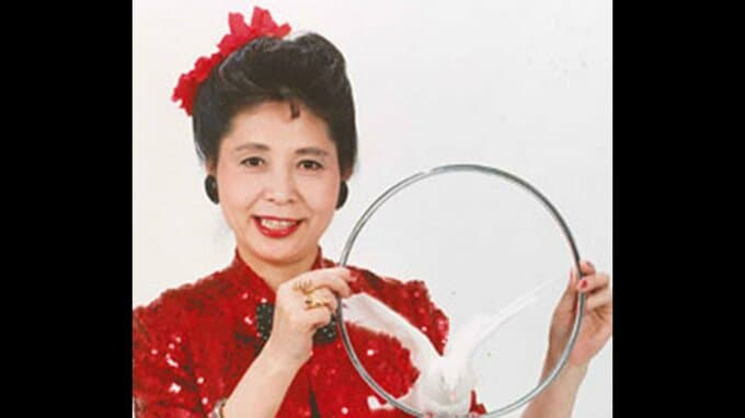 奇術師・松旭斎すみえさん(85)死去　日本奇術協会名誉会長「オリーブの首飾り」をBGMにマジックで魅了|TBS NEWS DIG