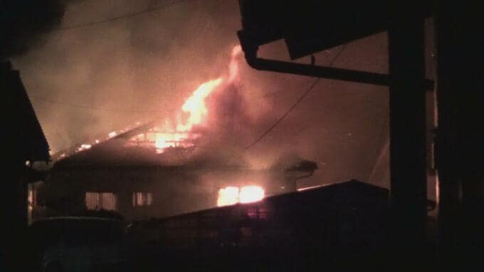 五島市で未明に火事　4人就寝中の家にも延焼し2棟がほぼ全焼…逃げ出して無事|TBS NEWS DIG