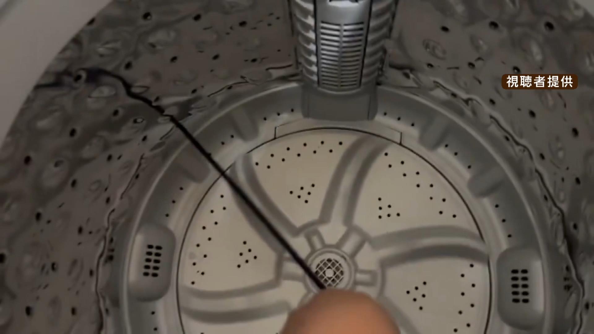 洗濯機の穴に紐が入って取れなくなったぁ！！」いつも通り洗濯してい