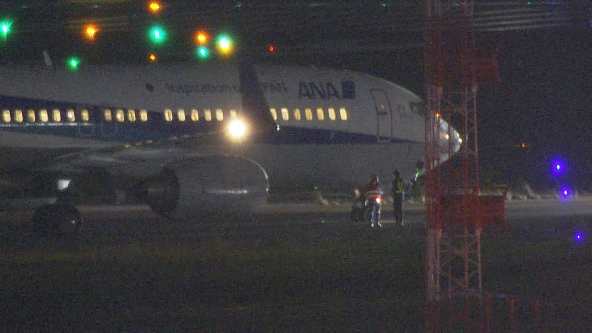 全日空機の引き返し 滑走路中心から30メートル離れた滑走路脇を滑走か
