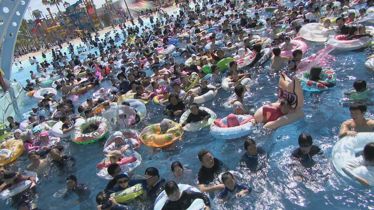 9月なのに…ナガシマジャンボ海水プールは大賑わい！「夏の最後の思い出」 ｢すごく暑くて耐えられない｣ 三重･桑名市