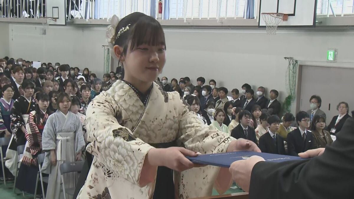 芸術文化短期大学で卒業式　377人が新たな一歩　大分