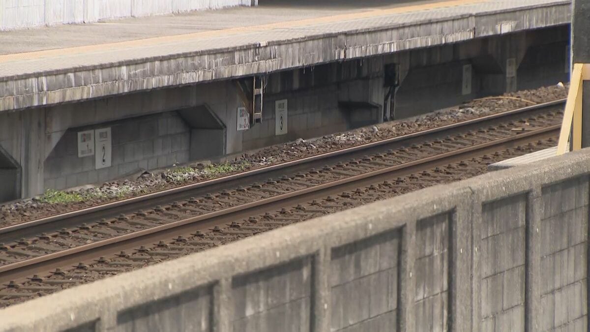 名鉄常滑線の駅の線路内で19歳女性が特急列車にはねられ死亡  一部区間で一時運転見合わせに お盆休みで空港へ向かう旅行客に影響 愛知・知多市