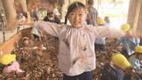 「ふかふかで気持ちいい！」公園に『落ち葉のプール』園児が秋満喫　福島　|　福島のニュース│TUF