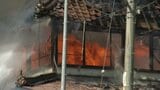 「建物から火が出ている」住宅など2棟が全焼 裏の山林にも延焼 住宅に住む家族3人は逃げ出して無事 広島・三次市|TBS NEWS DIG