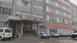 「2人組が棒を振り回して暴れている」団地に住む母親と娘が敷地内で男性に熊手や杖で殴打か　傷害の疑いで逮捕　親子と男性に面識なし　北海道釧路市　|　北海道のニュース｜HBC北海道放送