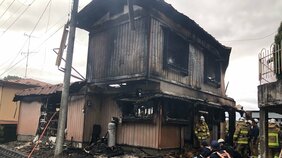 この家に住む男の子（8）か　盛岡市の住宅１棟が全焼する火事　焼け跡から身元不明の1人の遺体|TBS NEWS DIG