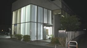 自動車学校でバイク教習中に事故　教習生の30代とみられる女性意識不明の重体　急にスピードを上げ建物の壁に衝突か|TBS NEWS DIG