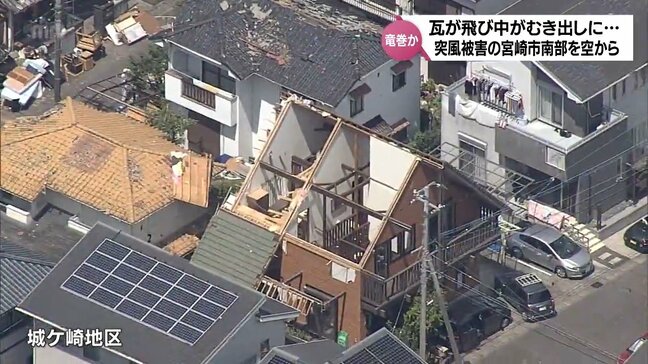 瓦がなくなり中がむき出しになった住宅も　竜巻とみられる突風被害の宮崎市南部を空から撮影|TBS NEWS DIG
