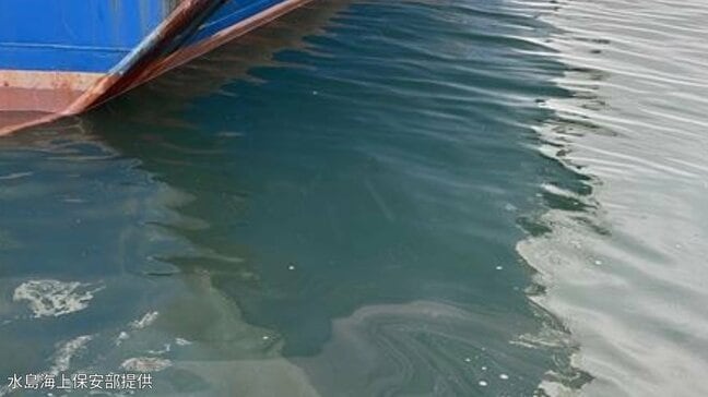 貨物船の給油中に燃料(A重油)が甲板にあふれ出し、一部が海に流れ出す→原因は燃料タンクの容量を超える給油によりタンクのエアー抜きから重油が船外へ流出か 玉島ハーバーアイランド沖【瀬戸内海】|TBS NEWS DIG