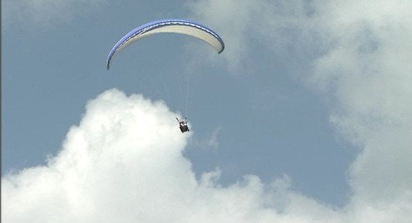 「電線に引っ掛かった」大町市でパラグライダーが墜落 静岡県の70歳男性をドクターヘリで松本の病院に搬送 長野|TBS NEWS DIG