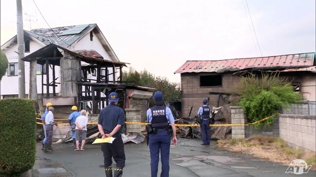 空き家から出火　隣接する住宅など計3棟が全焼の火事　警察が不審火の可能性も含めて火が出た原因調べる　青森県平川市|TBS NEWS DIG