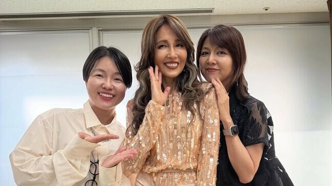 【 工藤静香 】 飯島直子&イモトアヤコとの豪華3ショット公開 「無事に千秋楽を迎えることができました」シンフォニックツアー千秋楽を報告|TBS NEWS DIG