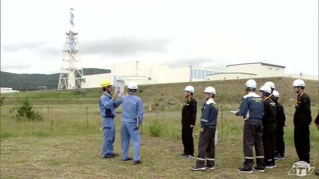 再稼働を目指す東通原発を原子力規制委員会の山中委員長が訪問　建屋南北で１７ｍ造成する敷地などを視察|TBS NEWS DIG
