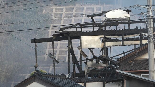 海辺の国道沿いで住宅全焼 5人家族のうち2人死亡、1人不明、2人軽傷…遺体の身元特定進める 富山・氷見市|TBS NEWS DIG