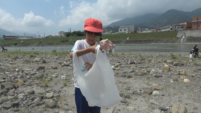 プラスチックごみを考える清掃ツアー 米津龍一気象予報士の環境学習会も 山梨・富士川河川敷|TBS NEWS DIG