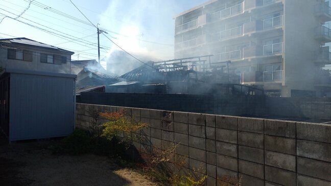 空き家が燃える火事　けが人なし　山口県宇部市|TBS NEWS DIG