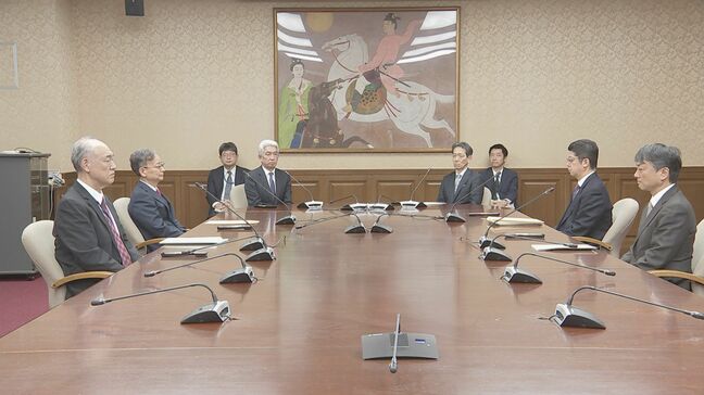 「緊急の情報共有や協議を重ねている」日経平均株価一時1700円以上急落の“大荒れ” 政府・日銀が臨時の3者会合開催|TBS NEWS DIG