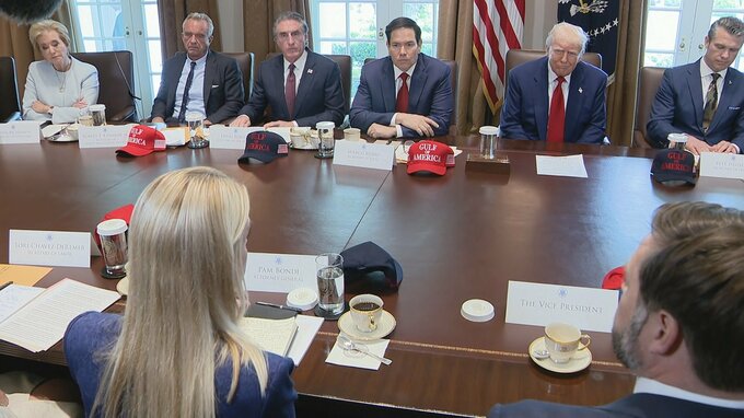 トランプ政権　公開閣議で発足100日の成果をアピール　マスク氏に感謝の拍手も|TBS NEWS DIG