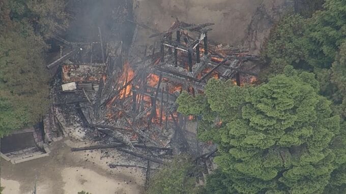 「霊火堂の建物が燃えている」“消えずの霊火堂”で火事　建物全焼で周辺の林野にも延焼　消防車８台など出動　広島・廿日市市宮島町弥山|TBS NEWS DIG