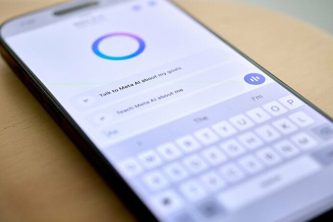 メタ、AIチャットボットの課金開始へ－巨額投資回収へ布石