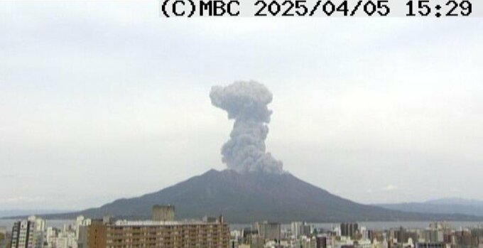 桜島で爆発的噴火　噴煙２６００ｍ【降灰予報（詳細）気象台発表】鹿児島　灰は宮崎県まで降る予想　|　鹿児島のニュース｜MBC NEWS｜南日本放送